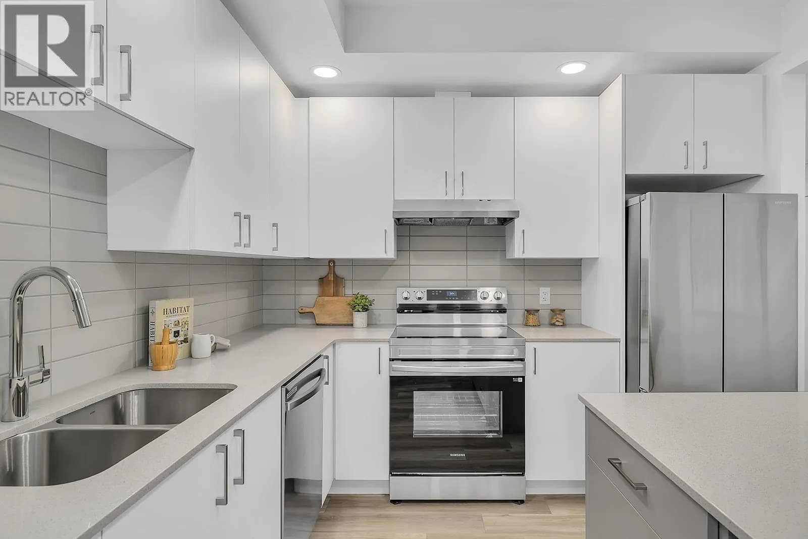 #301 1111 Frost Road, Kelowna, BC photo 2