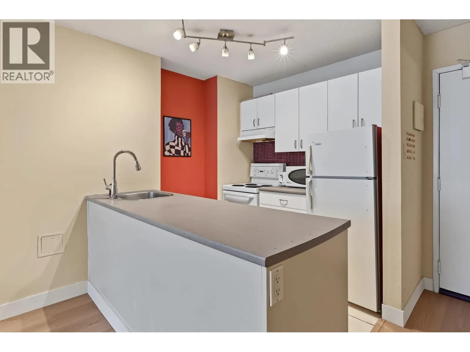 #206 950 DRAKE STREET, Vancouver, BC photo 4