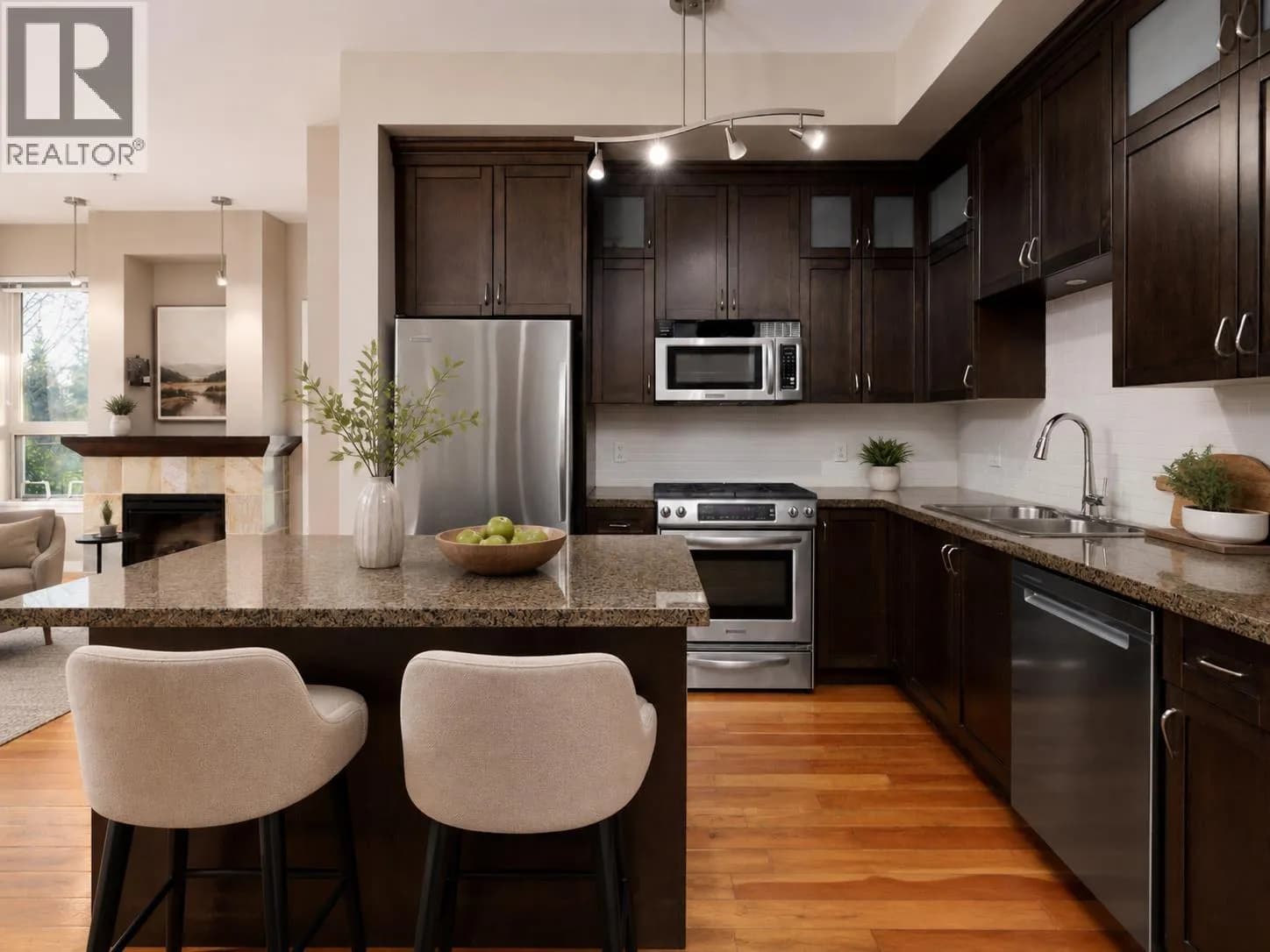 #209 240 SALTER STREET, New Westminster, BC photo 3