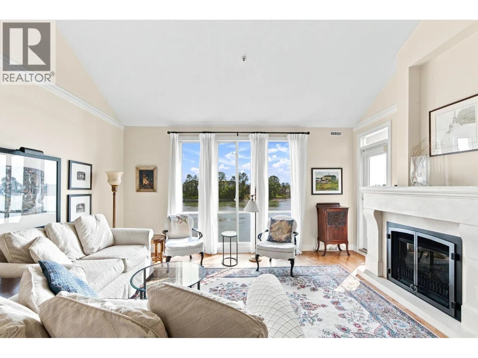 #411 3 RENAISSANCE SQUARE, New Westminster, BC photo 2