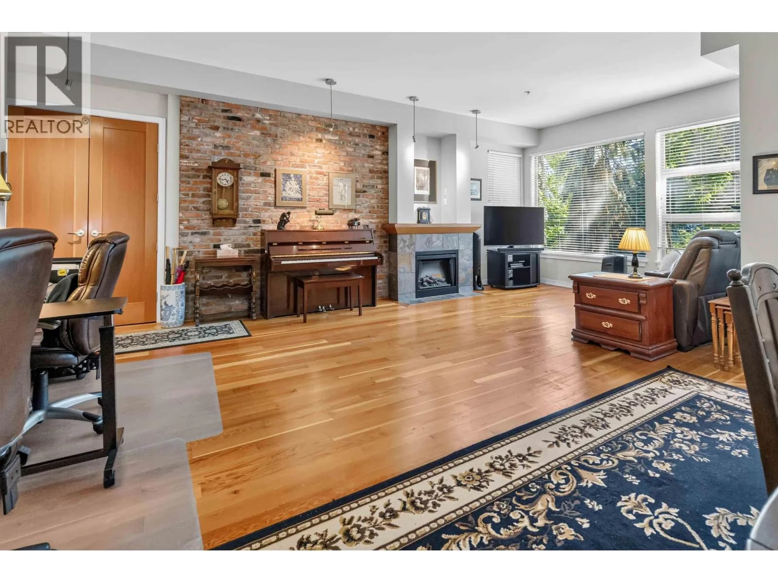 #210 240 SALTER STREET, New Westminster, BC photo 2