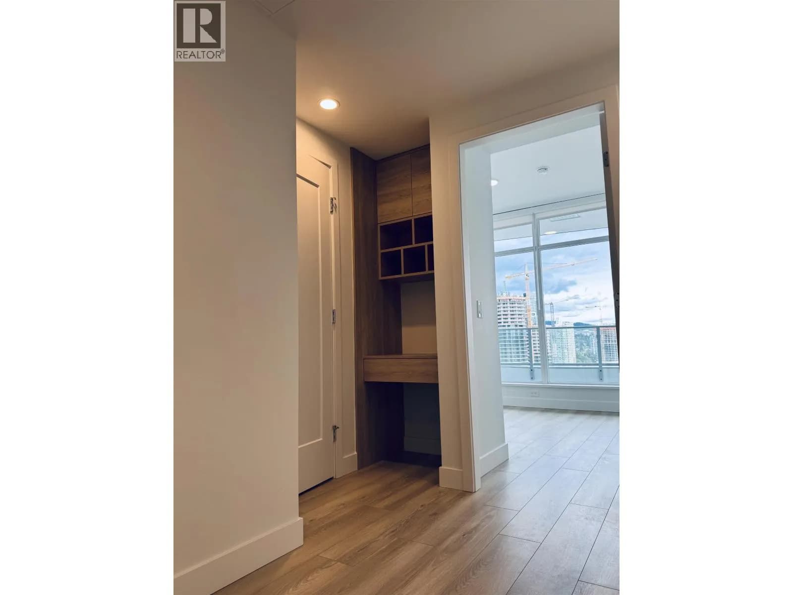 #2004 2381 BETA AVENUE, Burnaby, BC photo 4