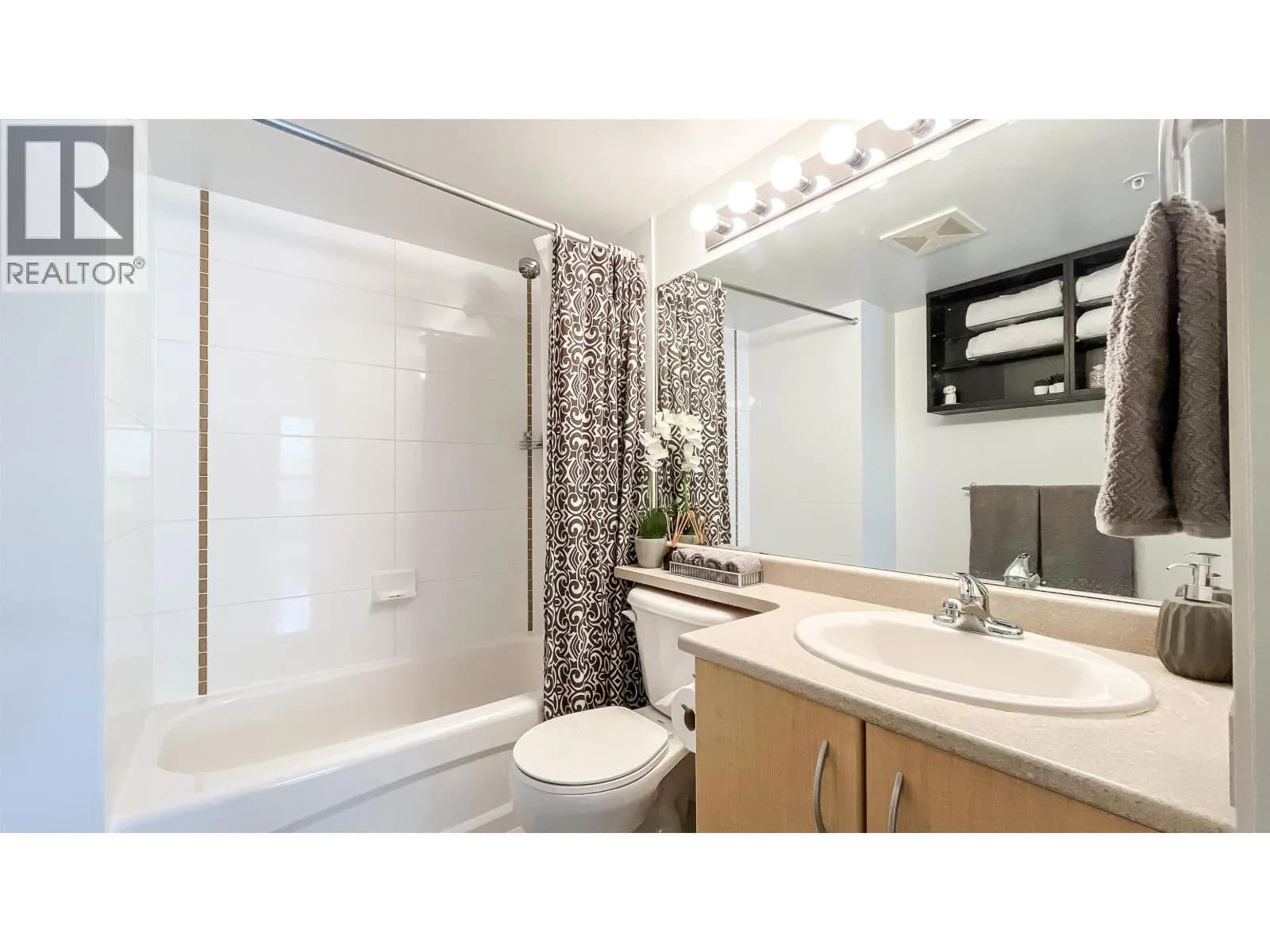 #305 3638 VANNESS AVENUE, Vancouver, BC photo 3
