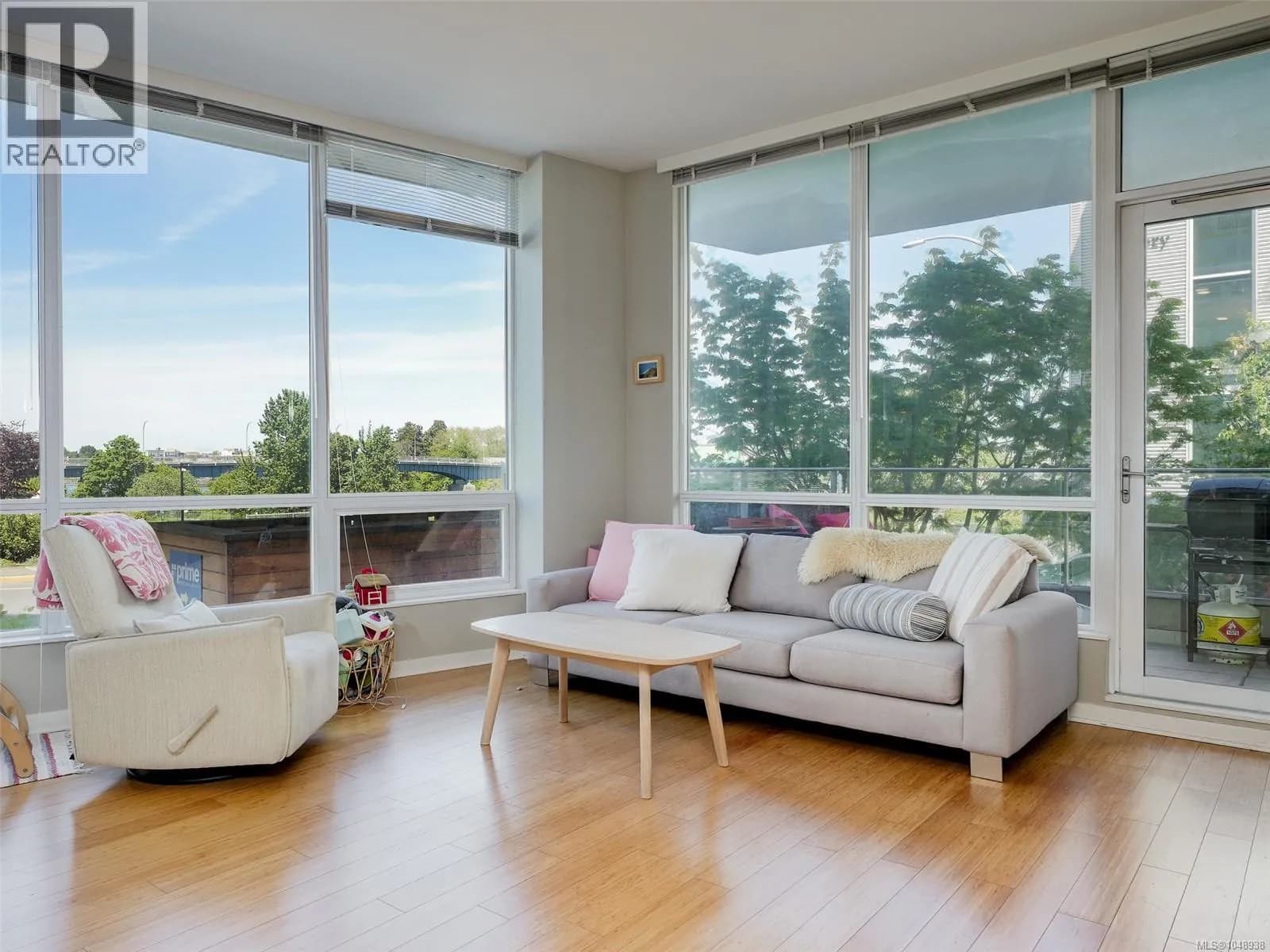 #105 399 Tyee Rd, Victoria, BC photo 2