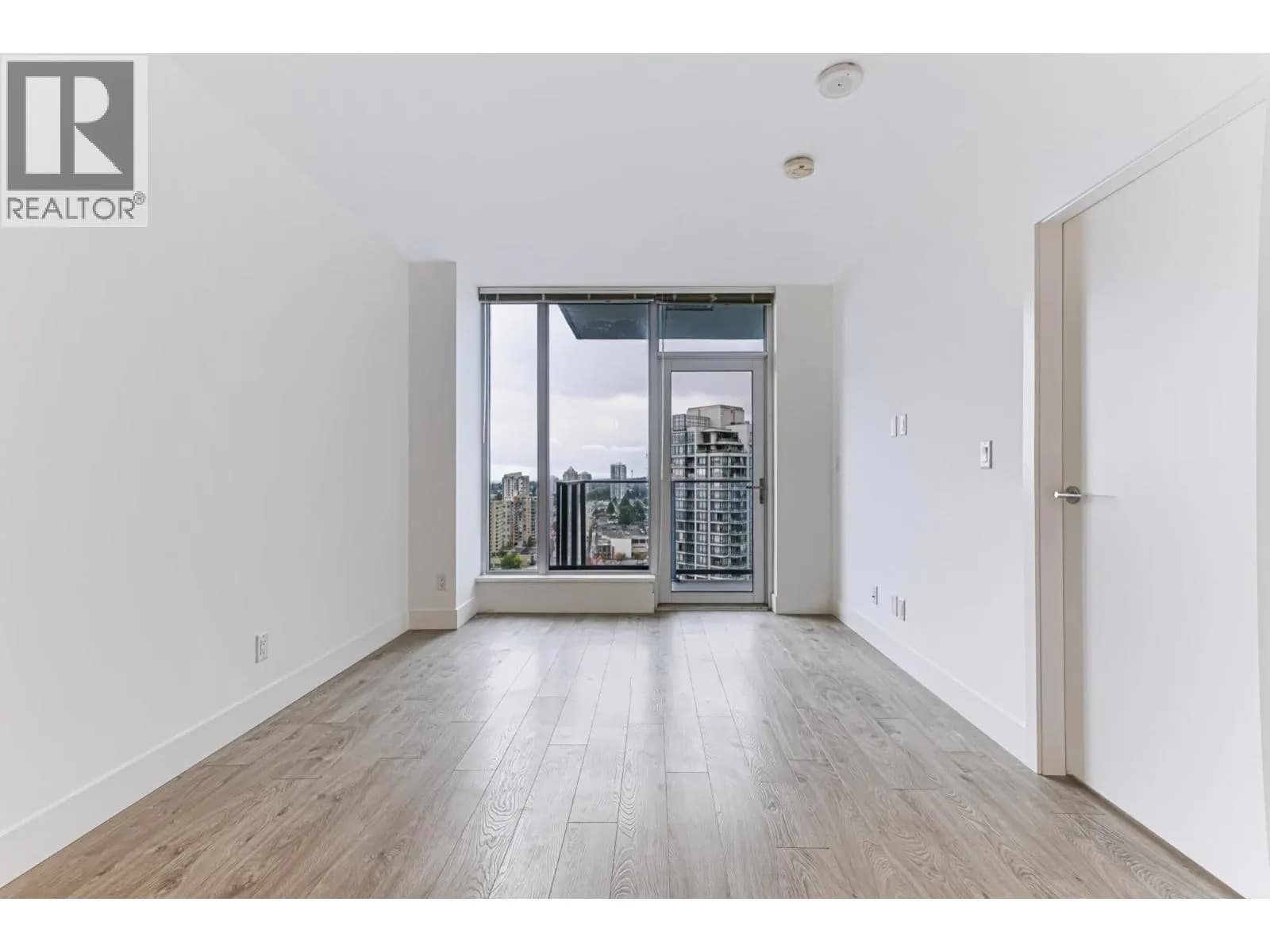 #2301 7388 KINGSWAY, Burnaby, BC photo 2