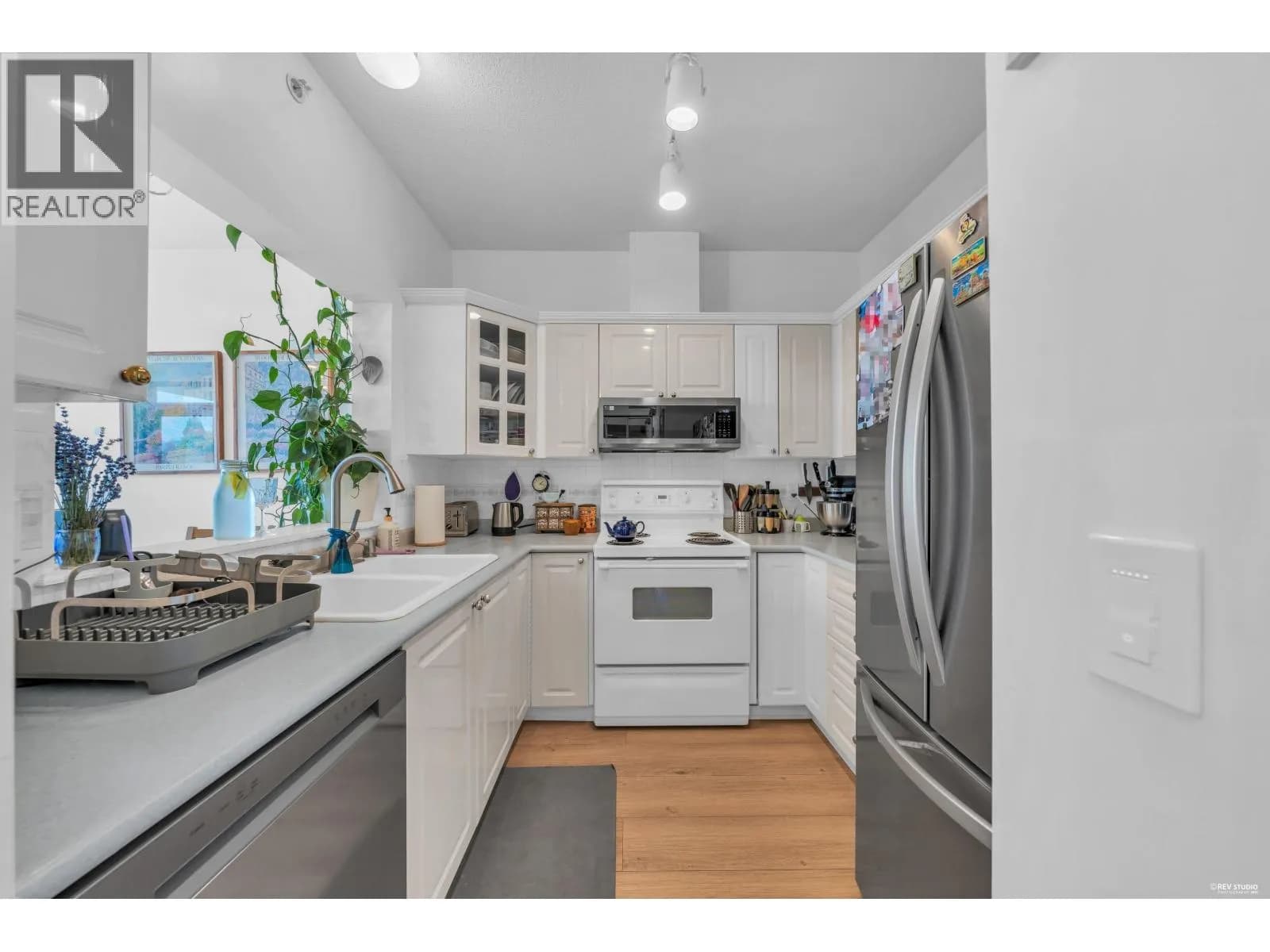 #802 160 W KEITH ROAD, North Vancouver, BC photo 3
