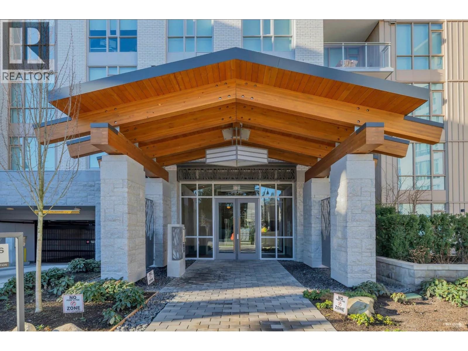 2325 EMERY COURT, North Vancouver