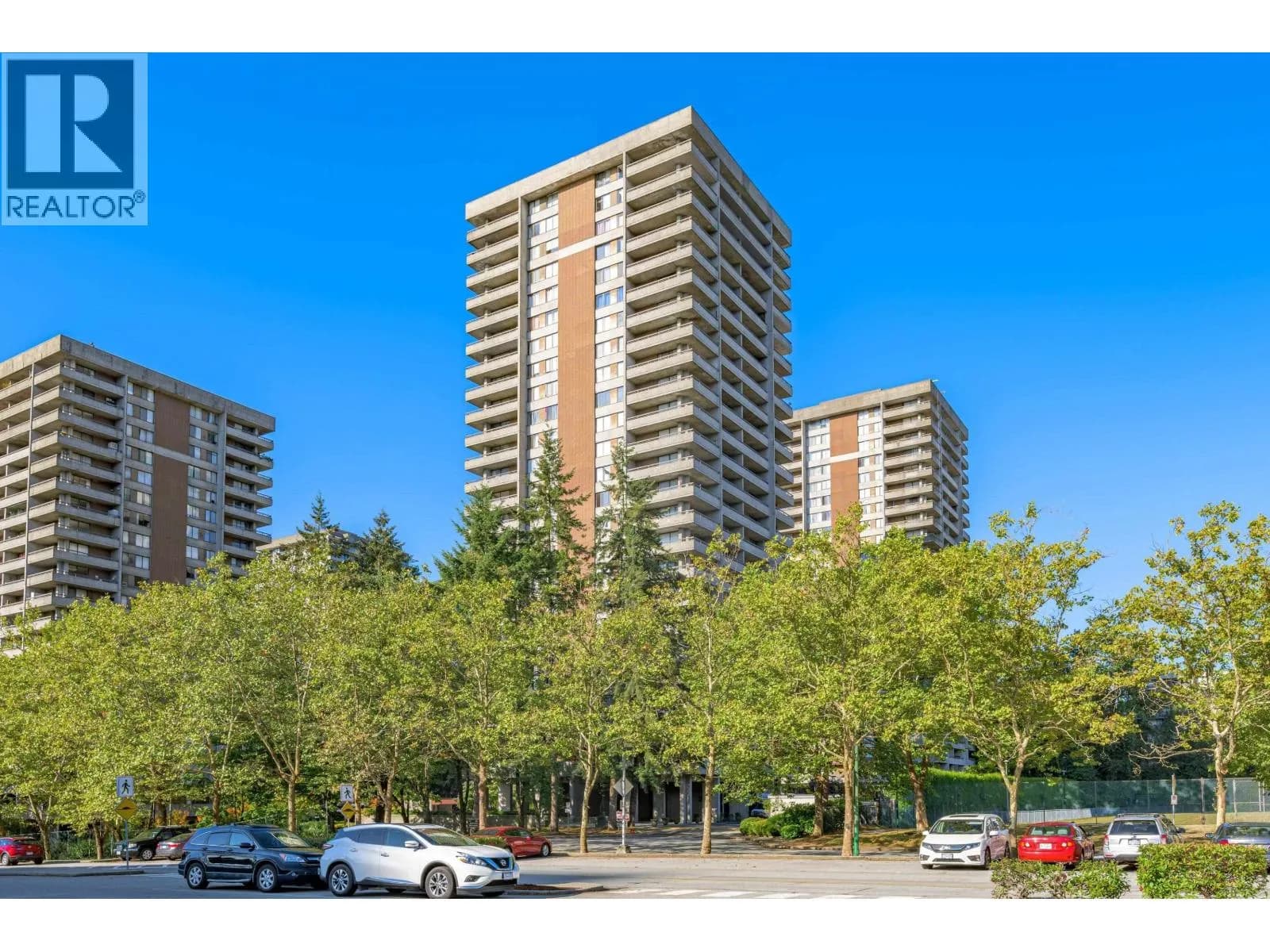 3755 BARTLETT COURT, Burnaby
