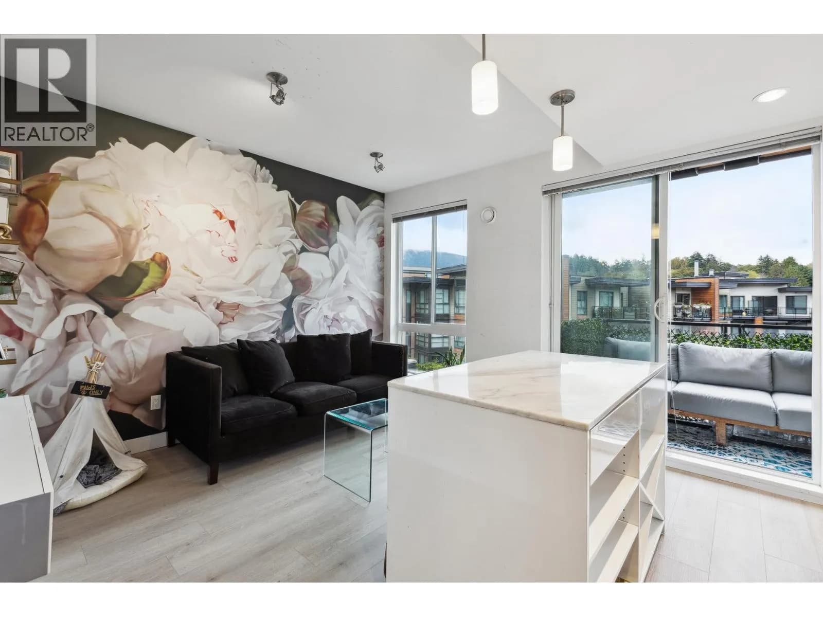733 W 3RD STREET, North Vancouver