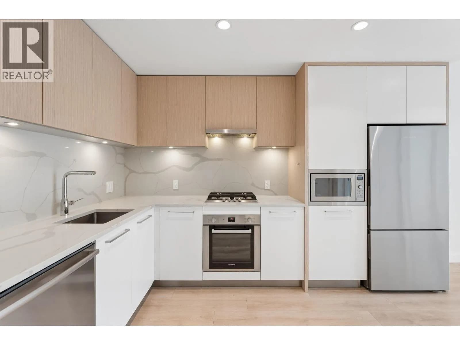 #903 567 CLARKE ROAD, Coquitlam, BC photo 3