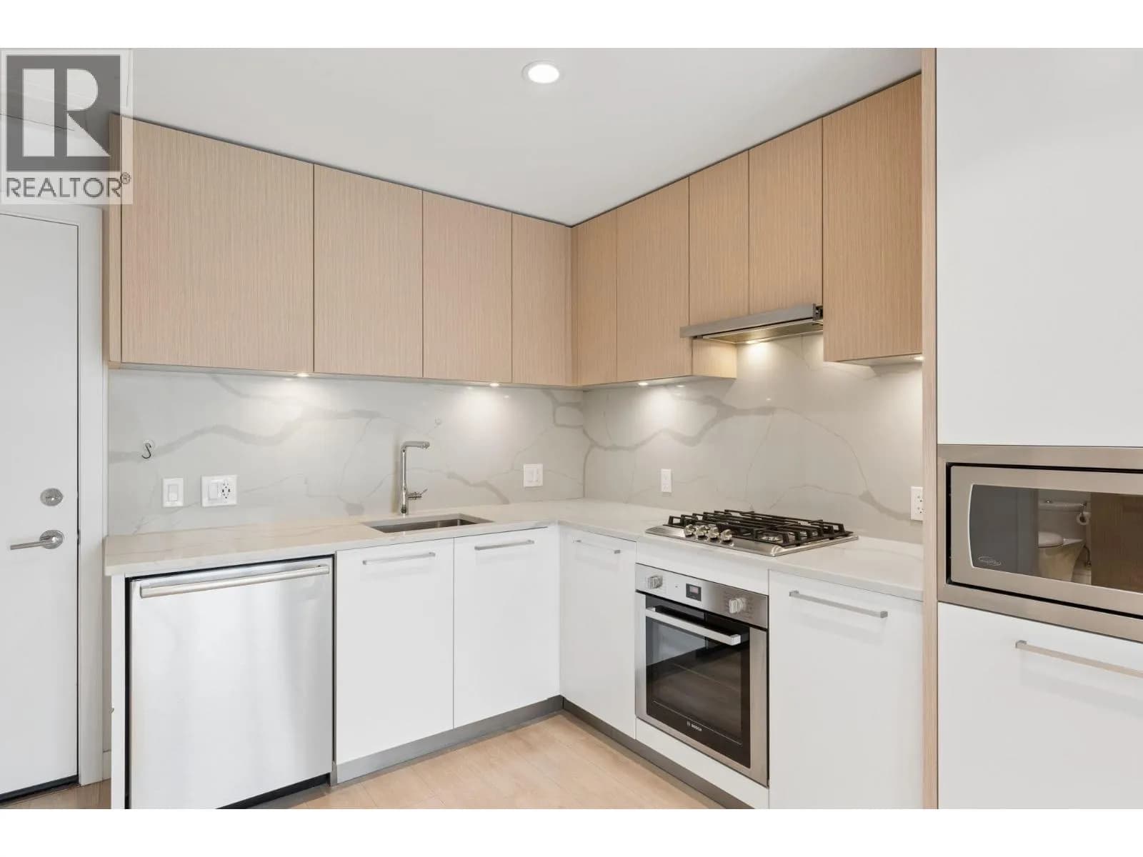 #903 567 CLARKE ROAD, Coquitlam, BC photo 4