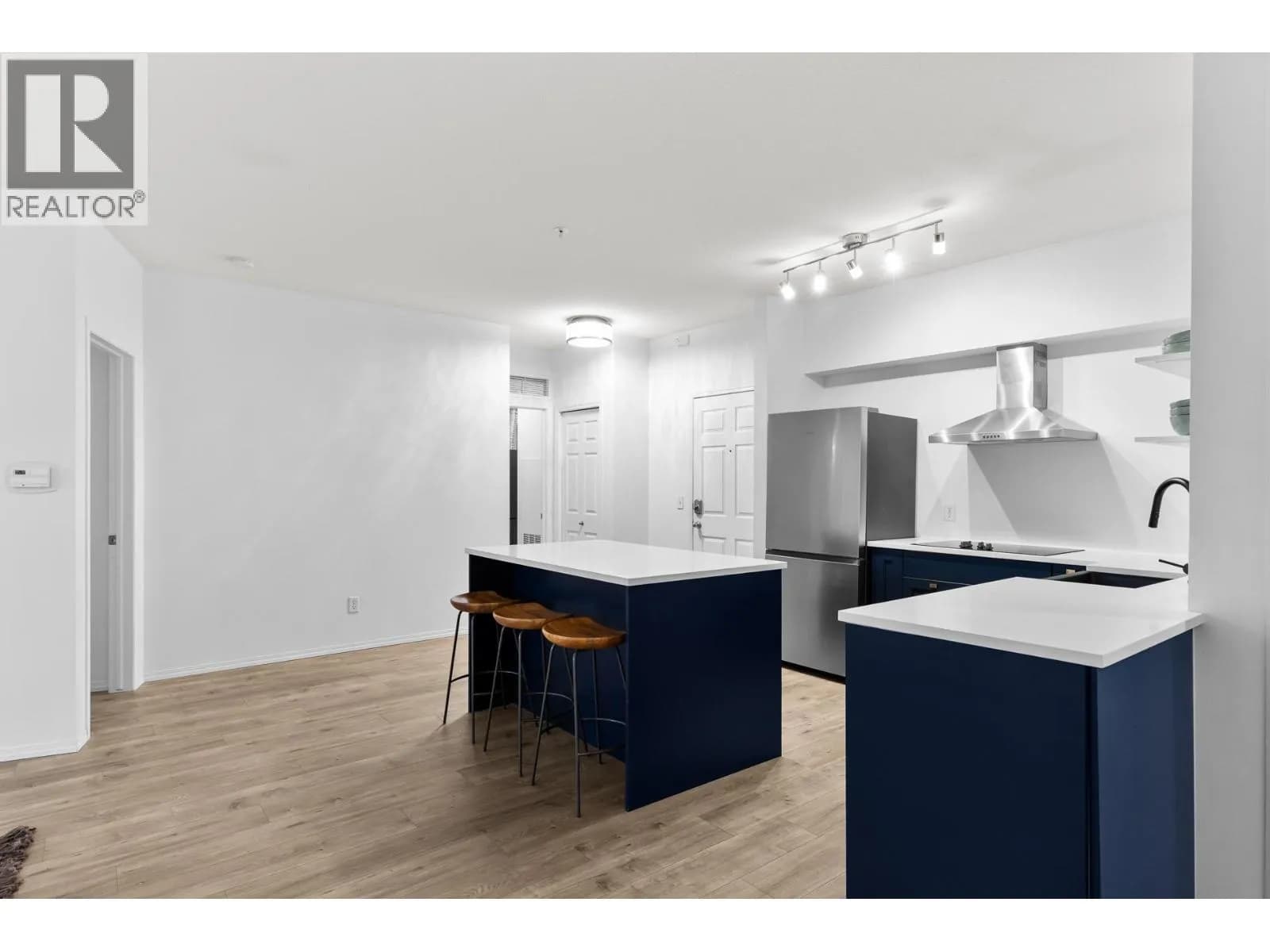 #1204 1875 Country Club Drive, Kelowna, BC photo 3