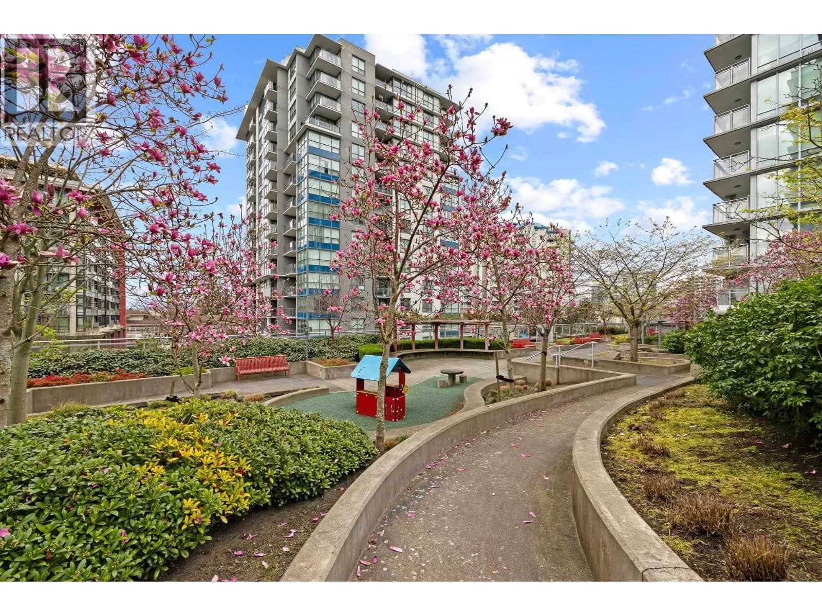 #301 7333 MURDOCH AVENUE, Richmond, BC photo 2