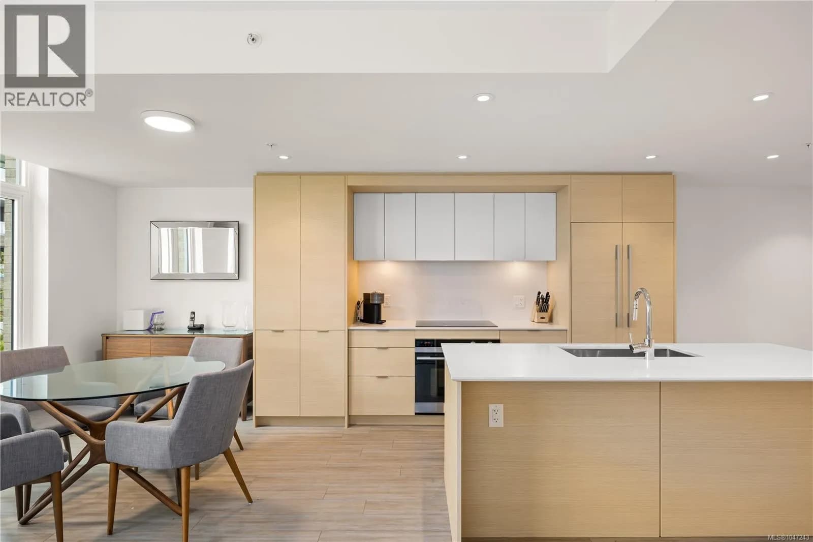 #403 848 Yates St, Victoria, BC photo 4