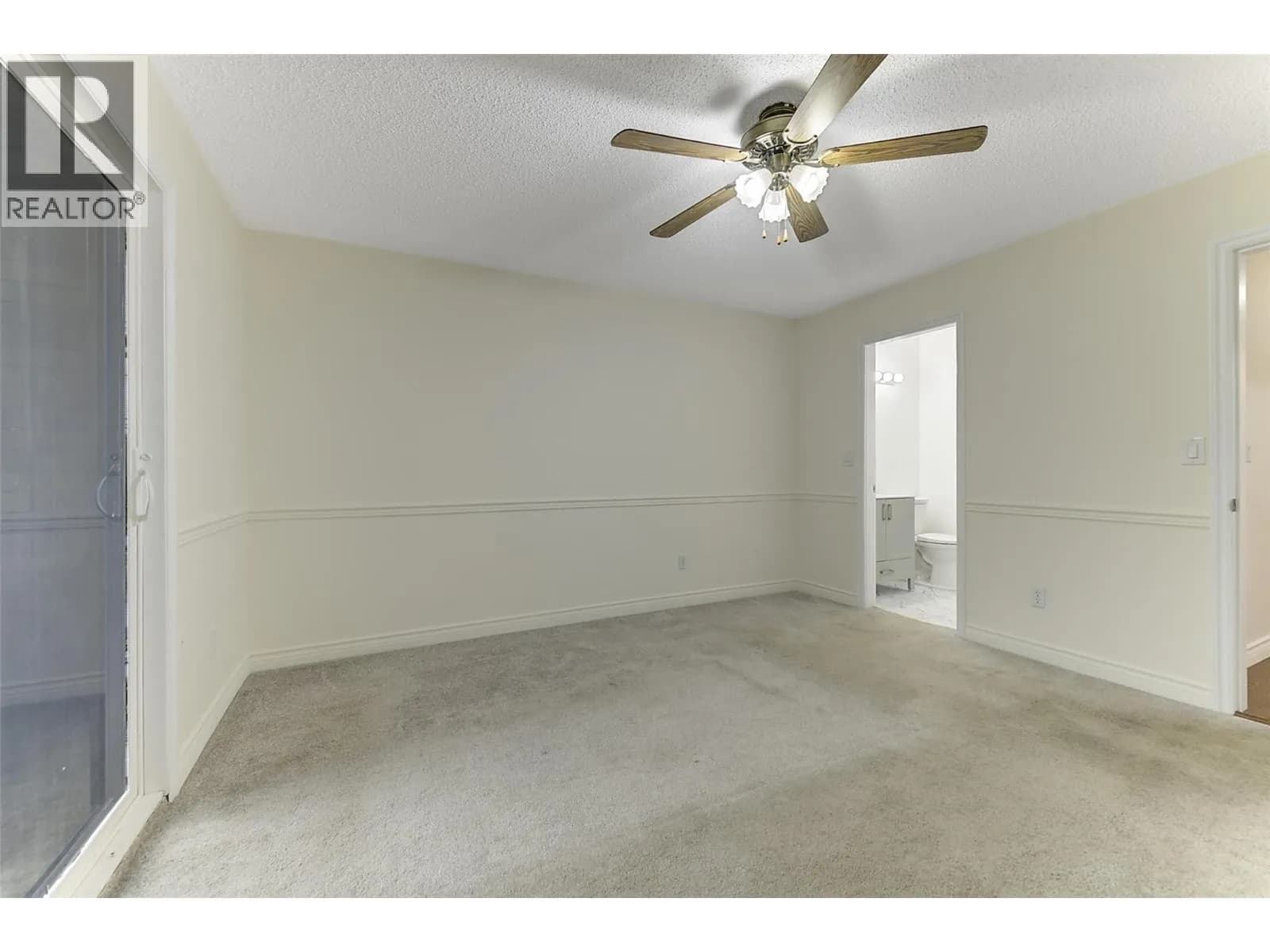 #206 983 Bernard Avenue, Kelowna, BC photo 4
