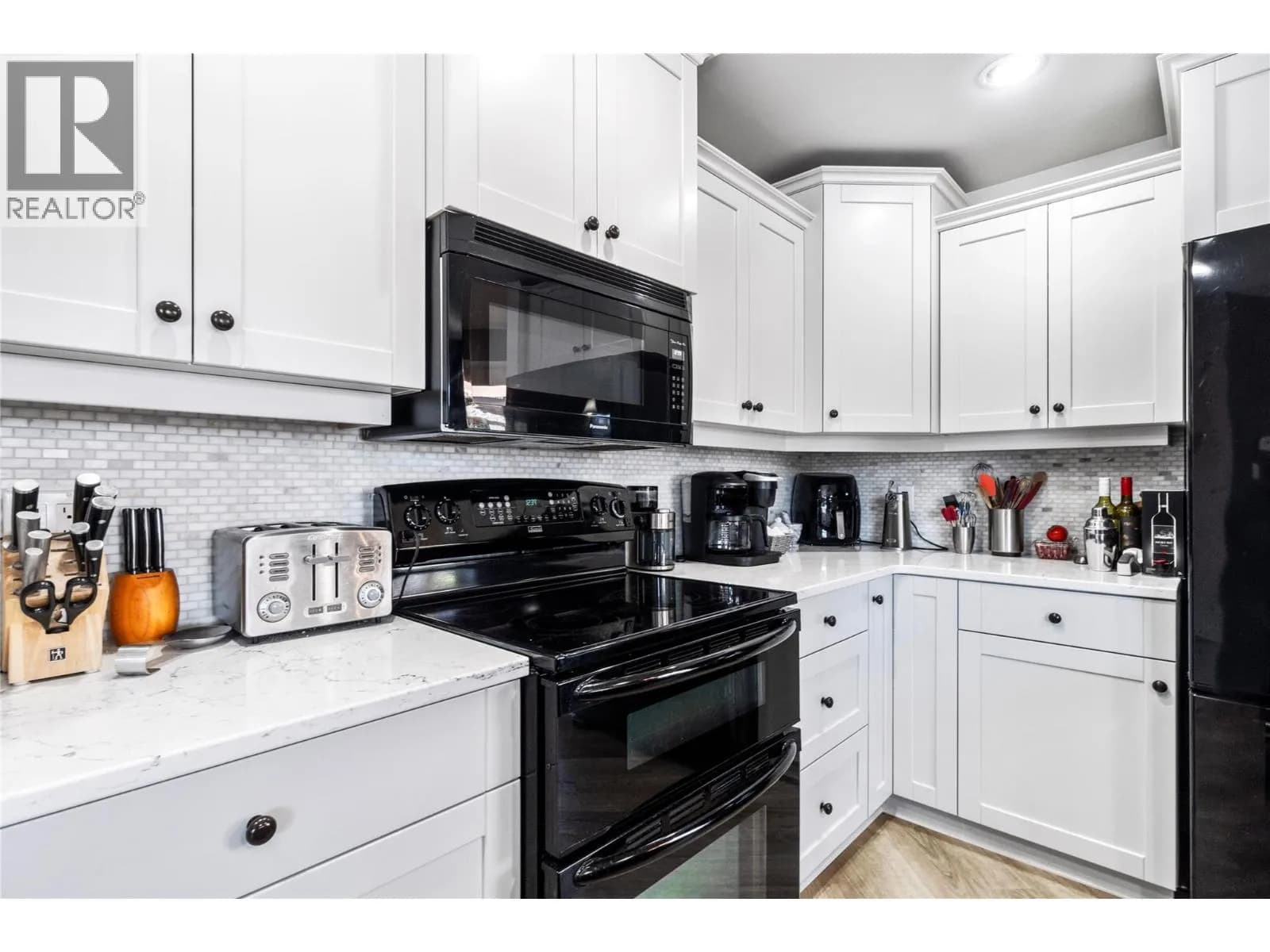 #102 611 Shuswap Street SW, Salmon Arm, BC photo 4