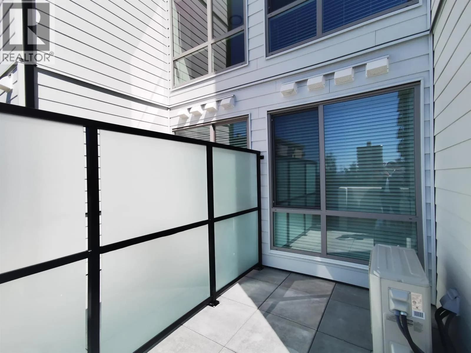 #203 108 E 8TH STREET, North Vancouver, BC photo 4