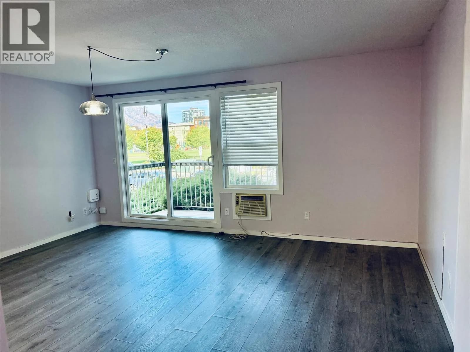 #101 625 Rowcliffe Avenue, Kelowna, BC photo 3