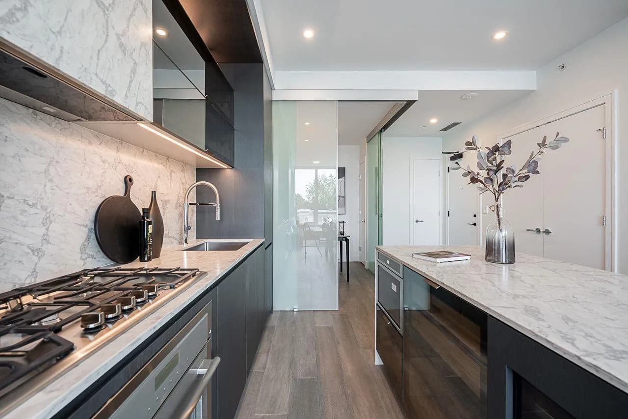 1342 JOHNSTON ROAD, White Rock