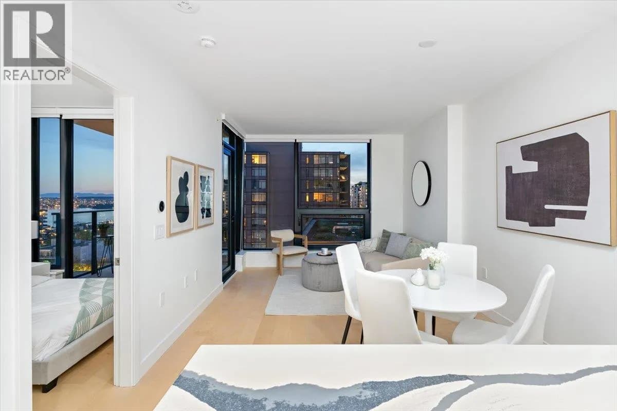 135 E 13TH STREET, North Vancouver