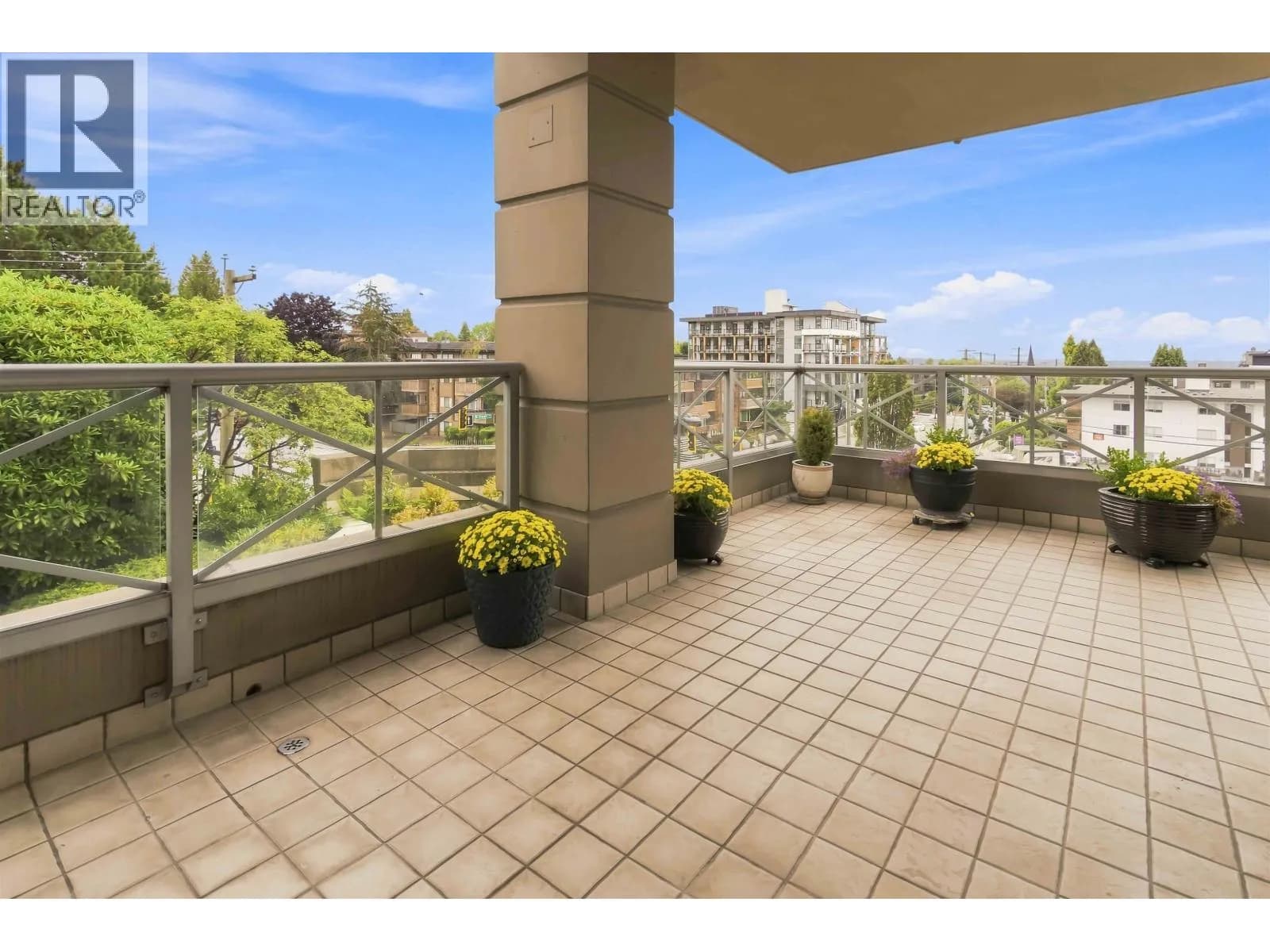 160 E 13TH STREET, North Vancouver