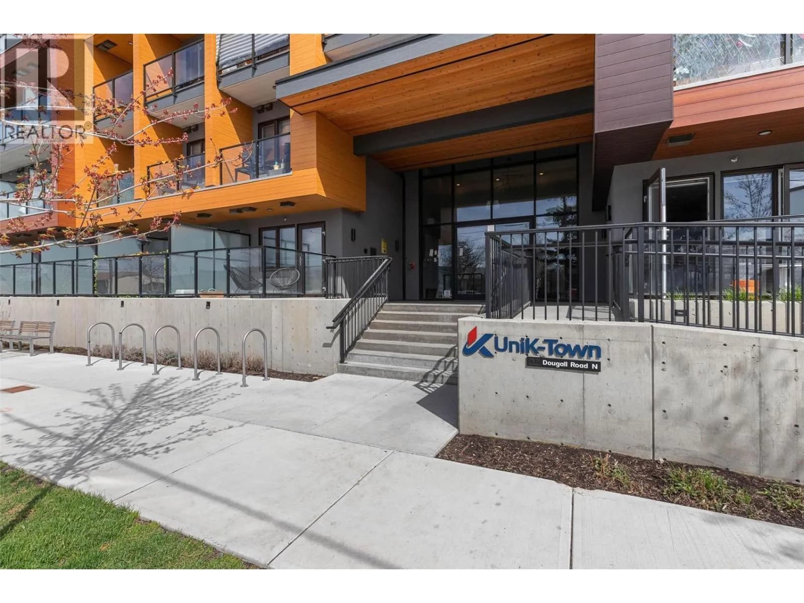 #PH8 345 Dougall Road N, Kelowna, BC photo 2