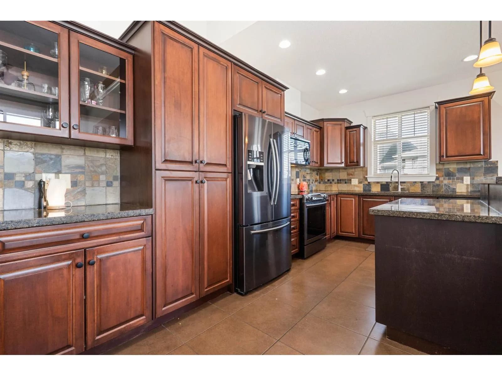 #401 45893 CHESTERFIELD AVENUE, Chilliwack, BC photo 3
