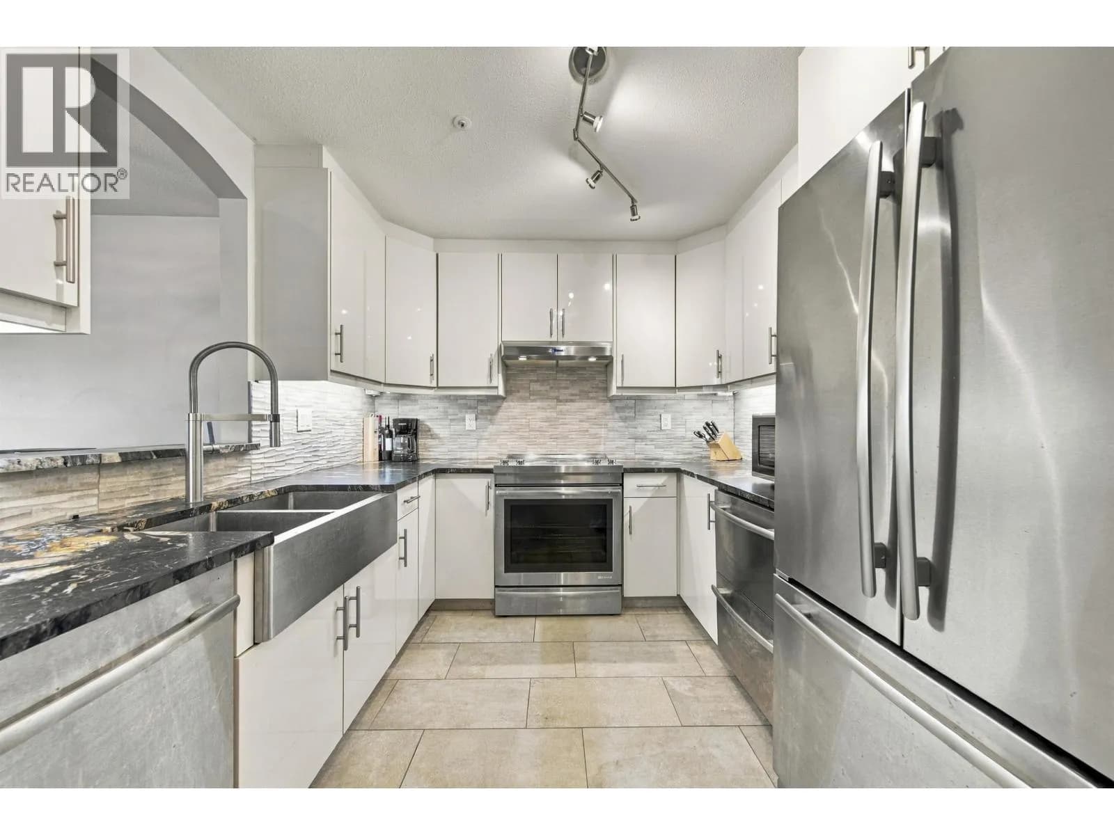 #109 5835 HAMPTON PLACE, Vancouver, BC photo 1