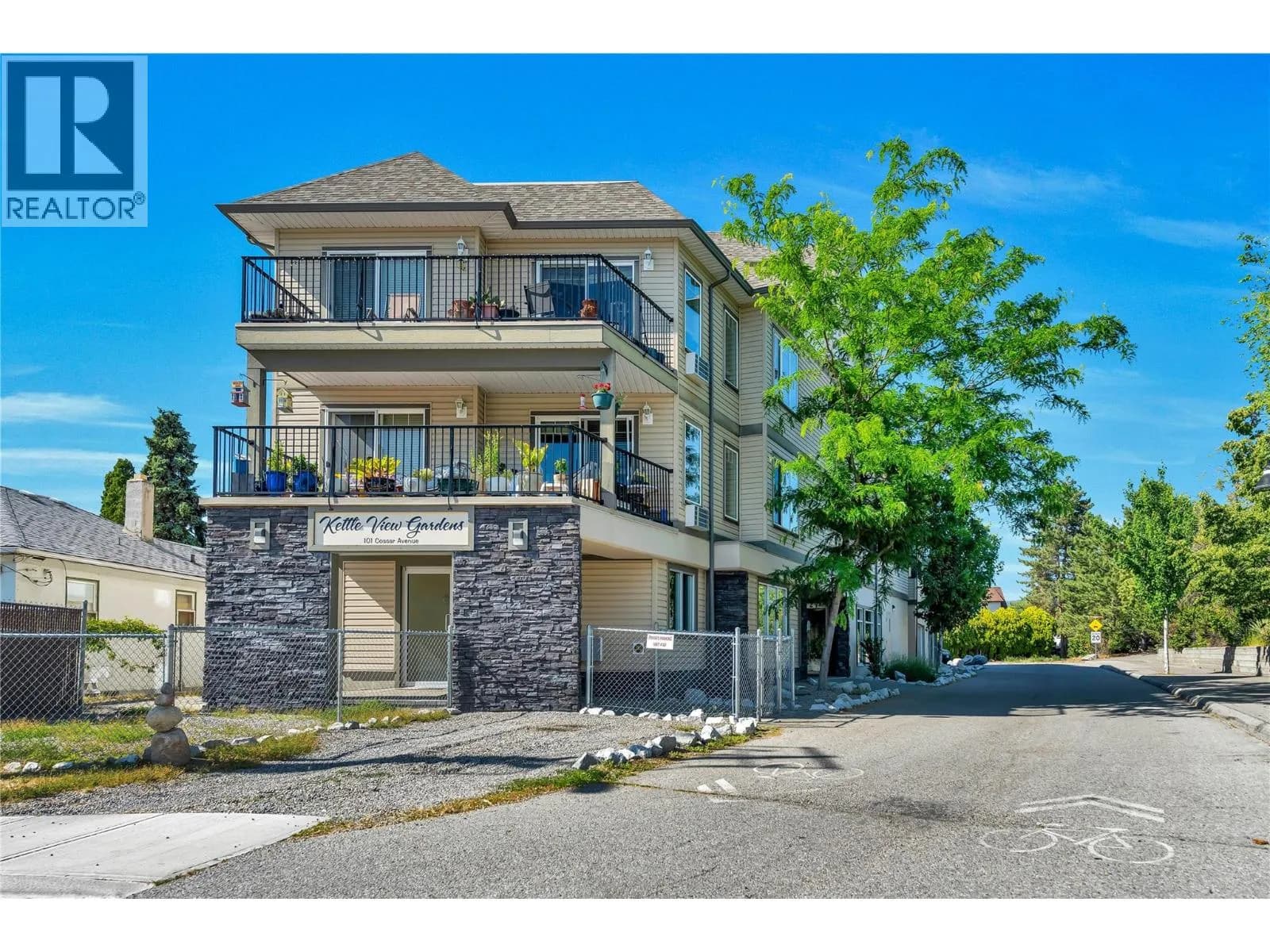 101 COSSAR Avenue, Penticton