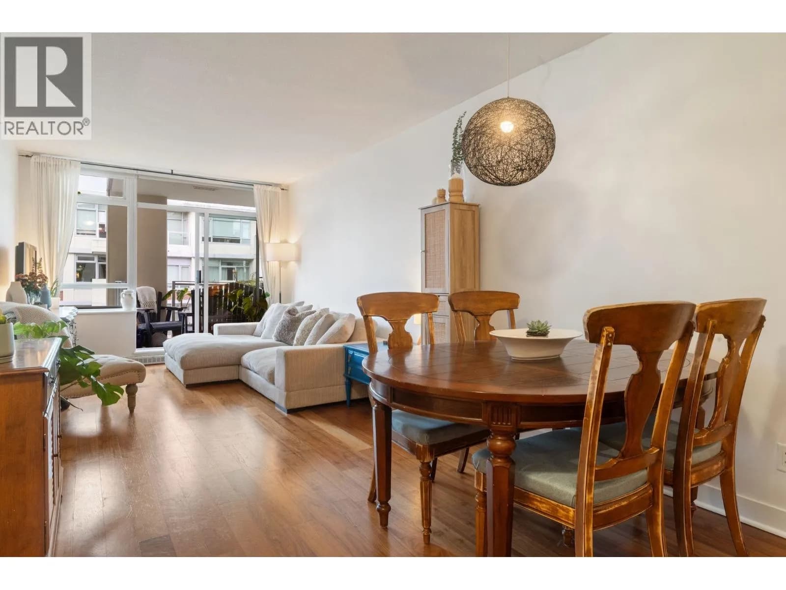 2228 W BROADWAY, Vancouver