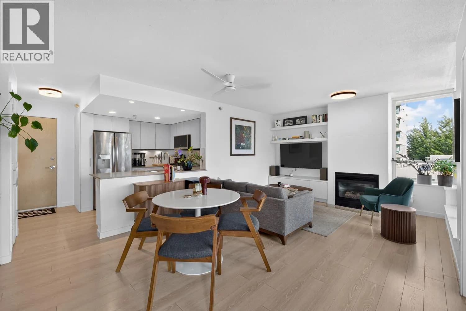 #502 120 MILROSS AVENUE, Vancouver, BC photo 3