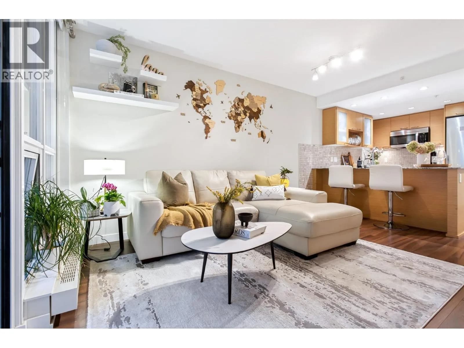 135 E 17 STREET, North Vancouver