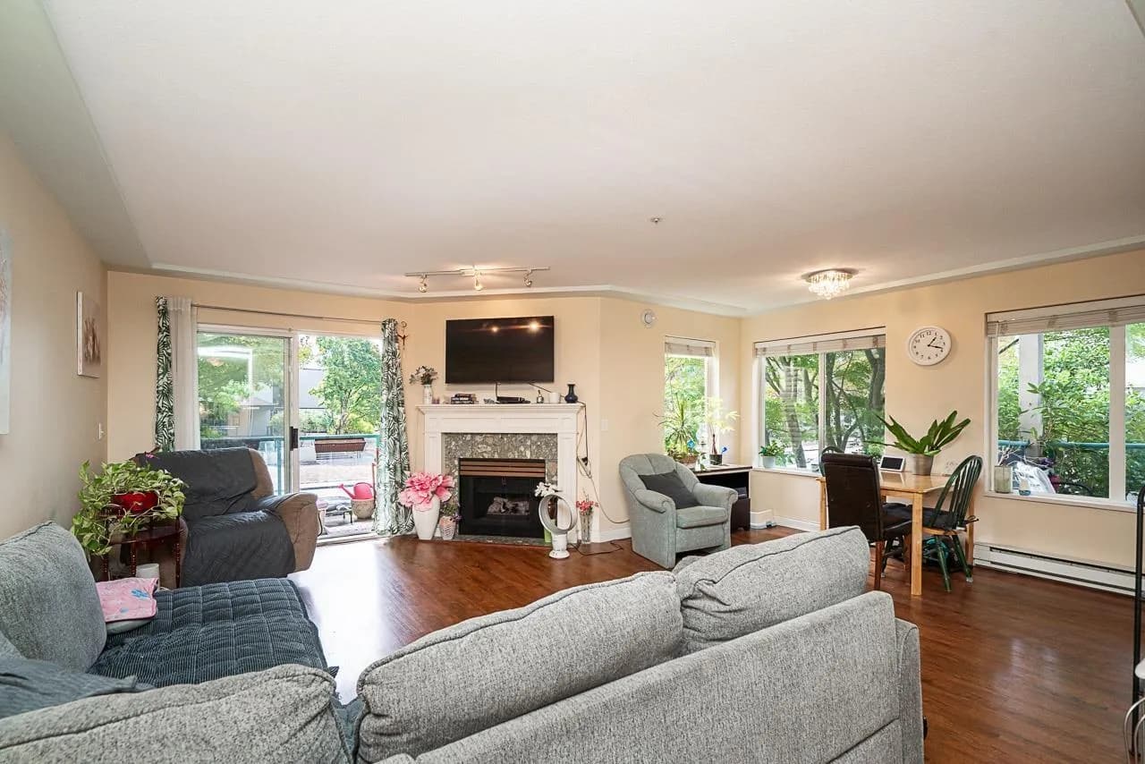 #209 20443 53 AVENUE, Langley, BC photo 2