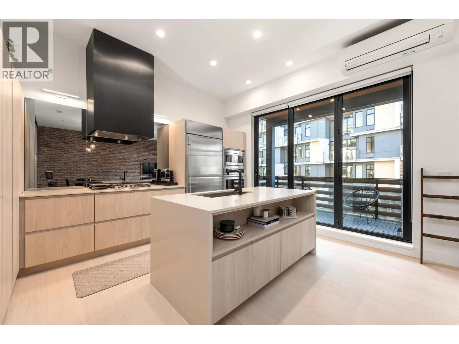 300 SALTER STREET, New Westminster