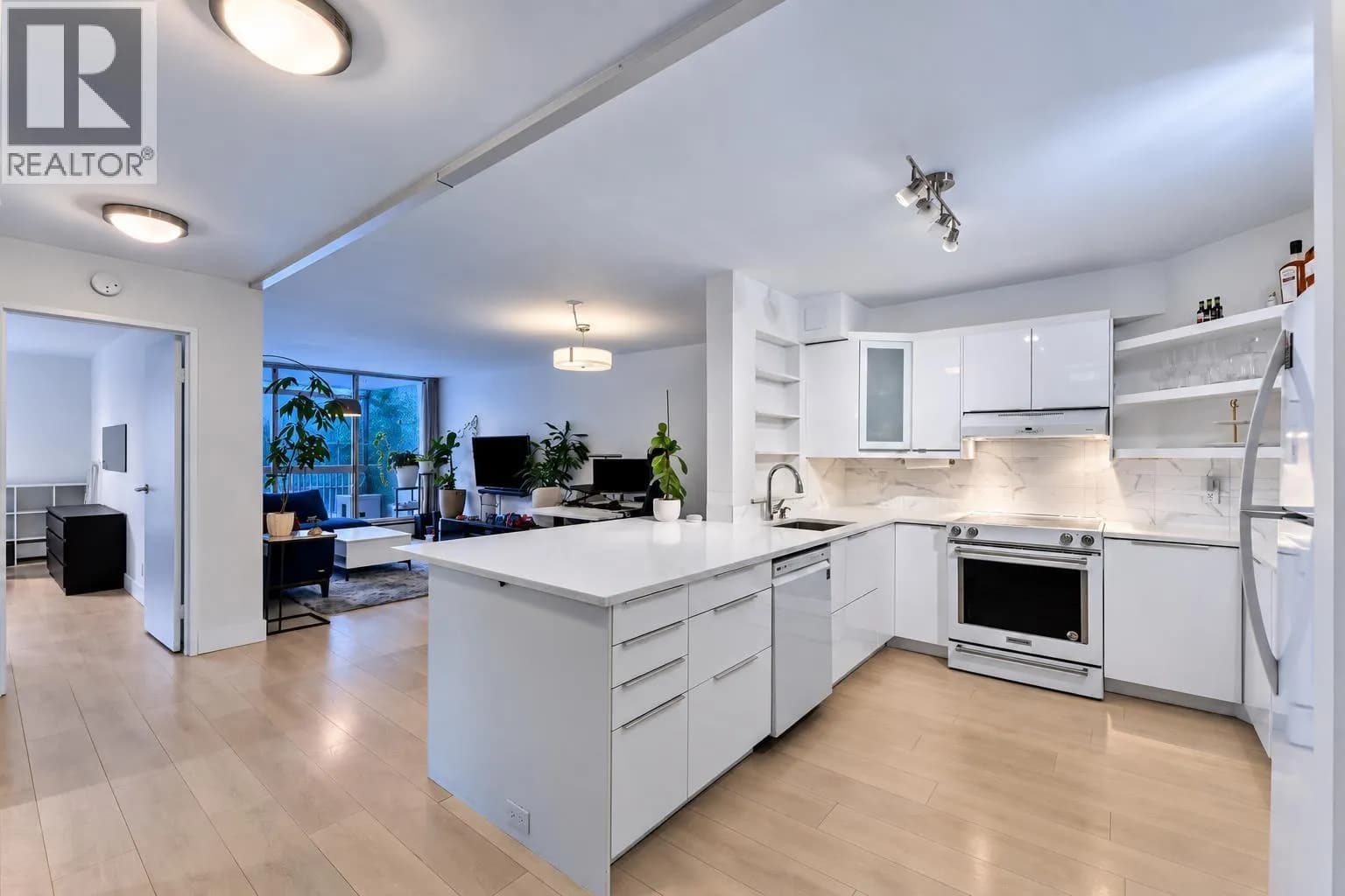 2024 FULLERTON AVENUE, North Vancouver