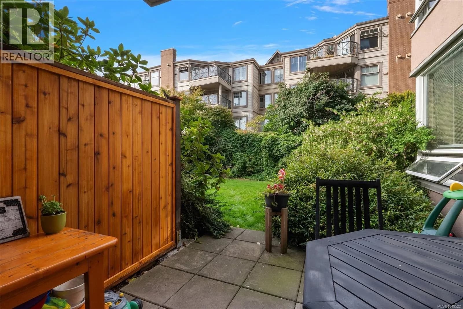 #208 930 Yates St, Victoria, BC photo 4