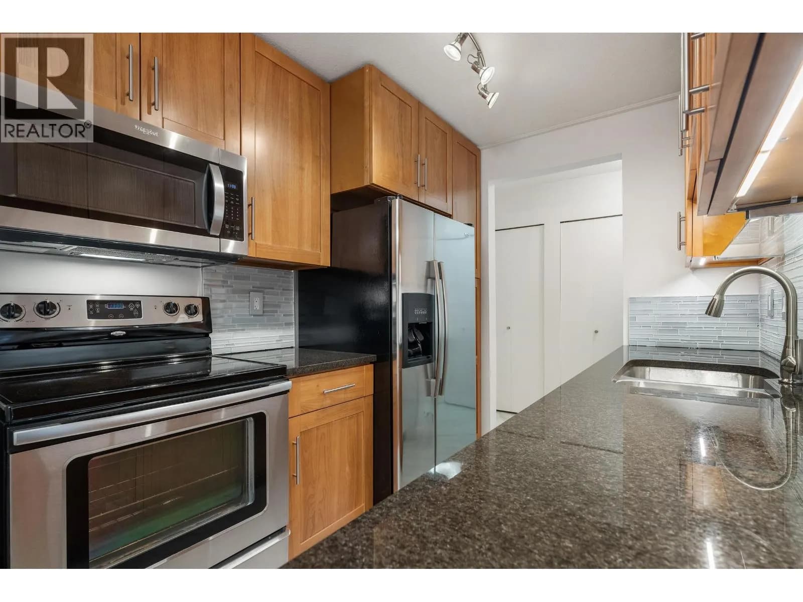 #101 2245 WILSON AVENUE, Port Coquitlam, BC photo 2