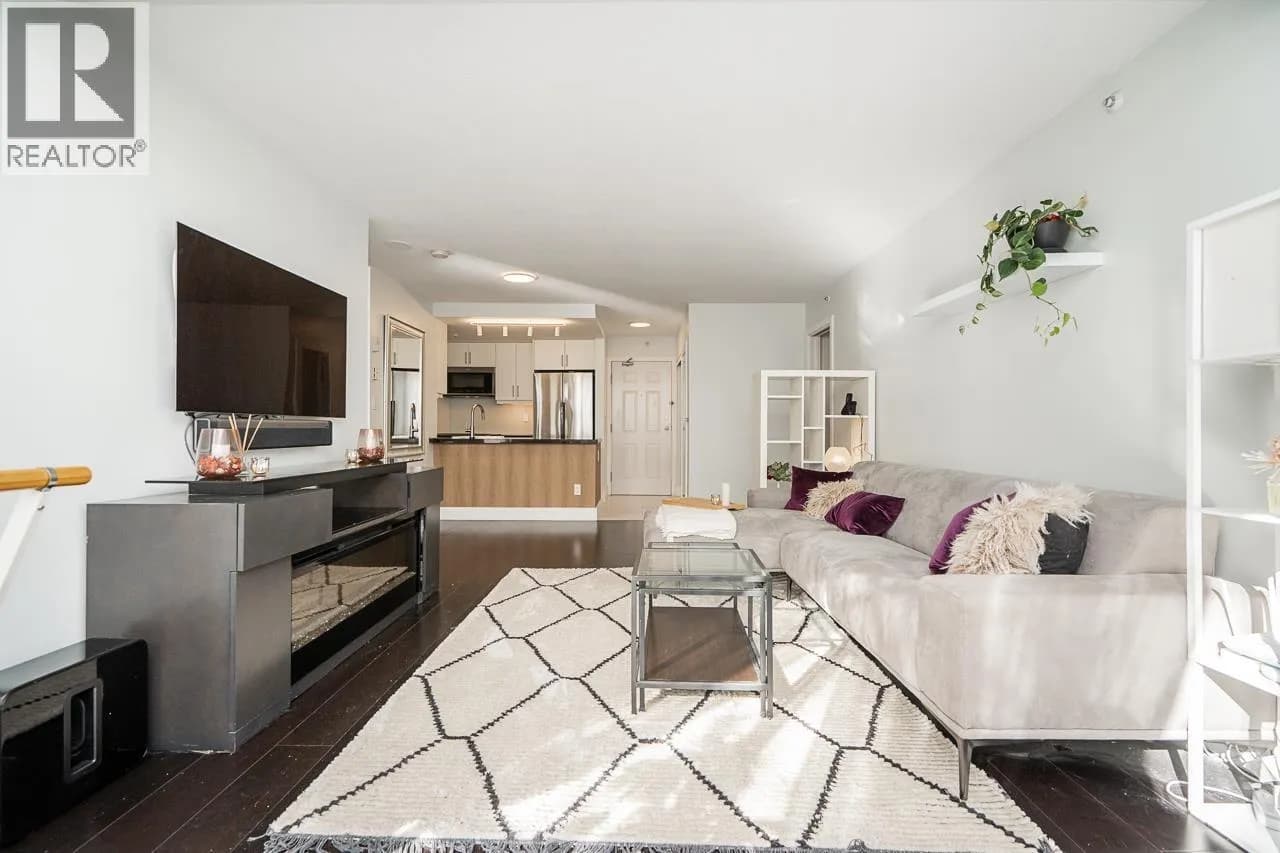 #403 811 HELMCKEN STREET, Vancouver, BC photo 2