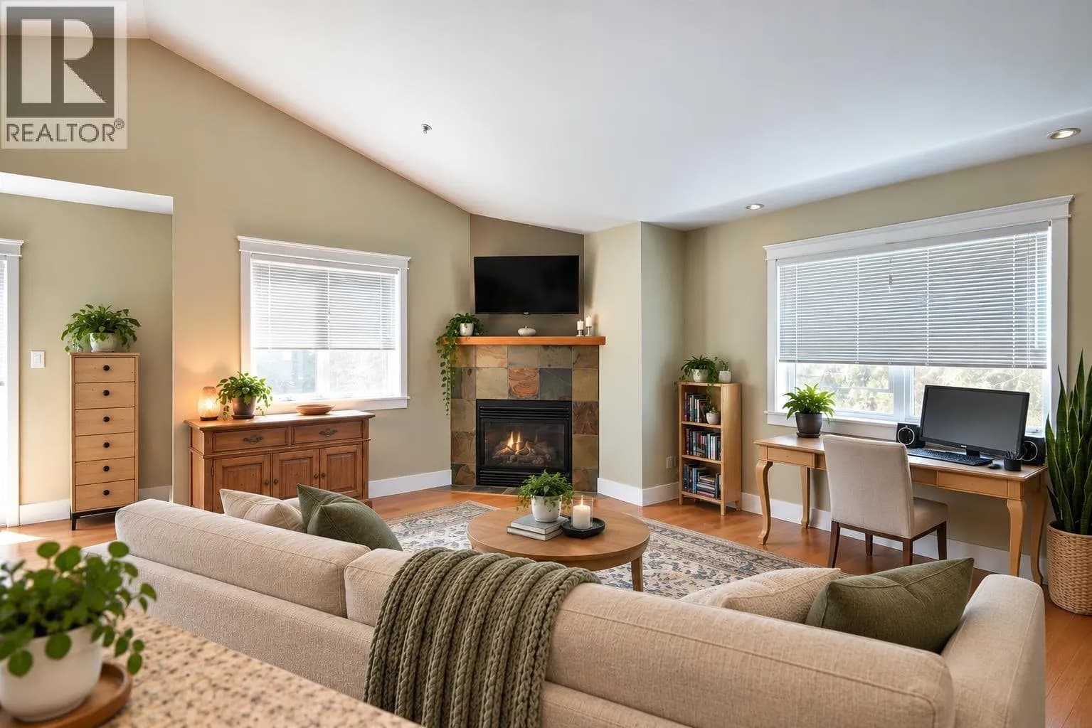 #208 518 SHAW ROAD, Gibsons, BC photo 3