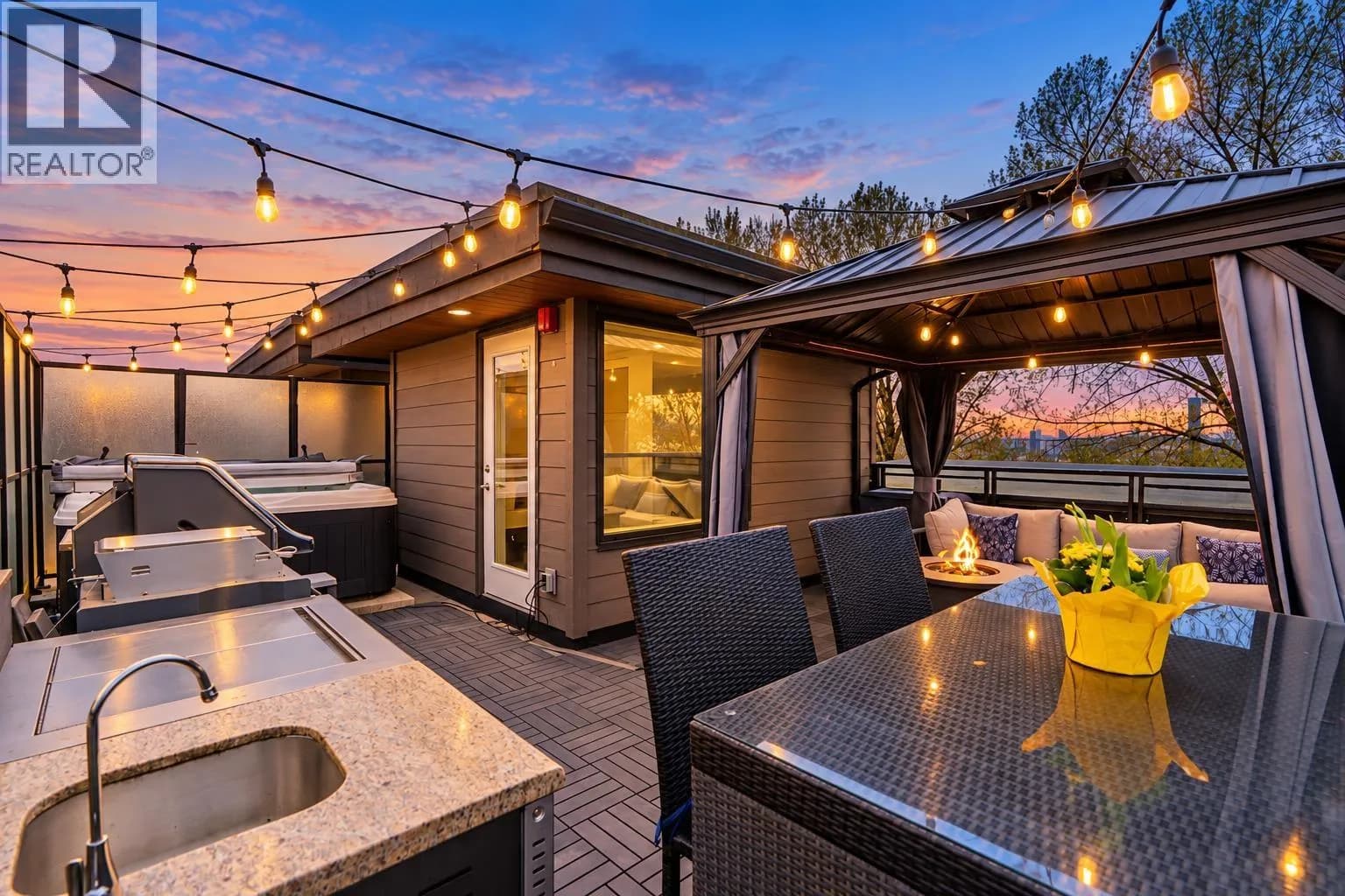 #606 733 W 3RD STREET, North Vancouver, BC photo 2