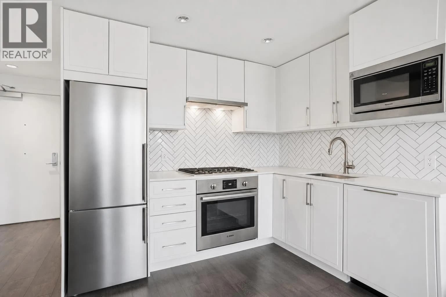 2435 KINGSWAY, Vancouver