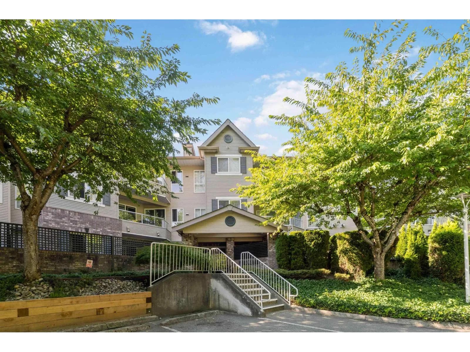 #105 16137 83 AVENUE, Surrey, BC photo 2