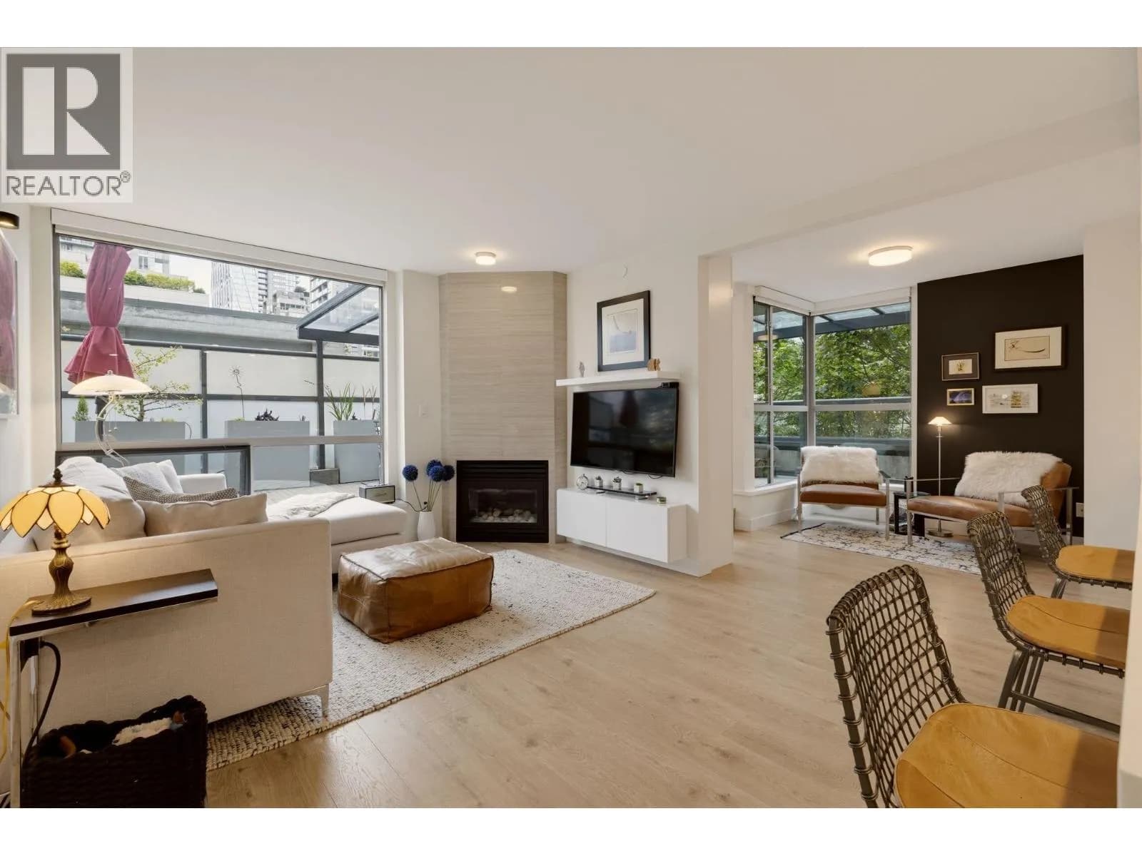 #406 928 RICHARDS STREET, Vancouver, BC photo 2
