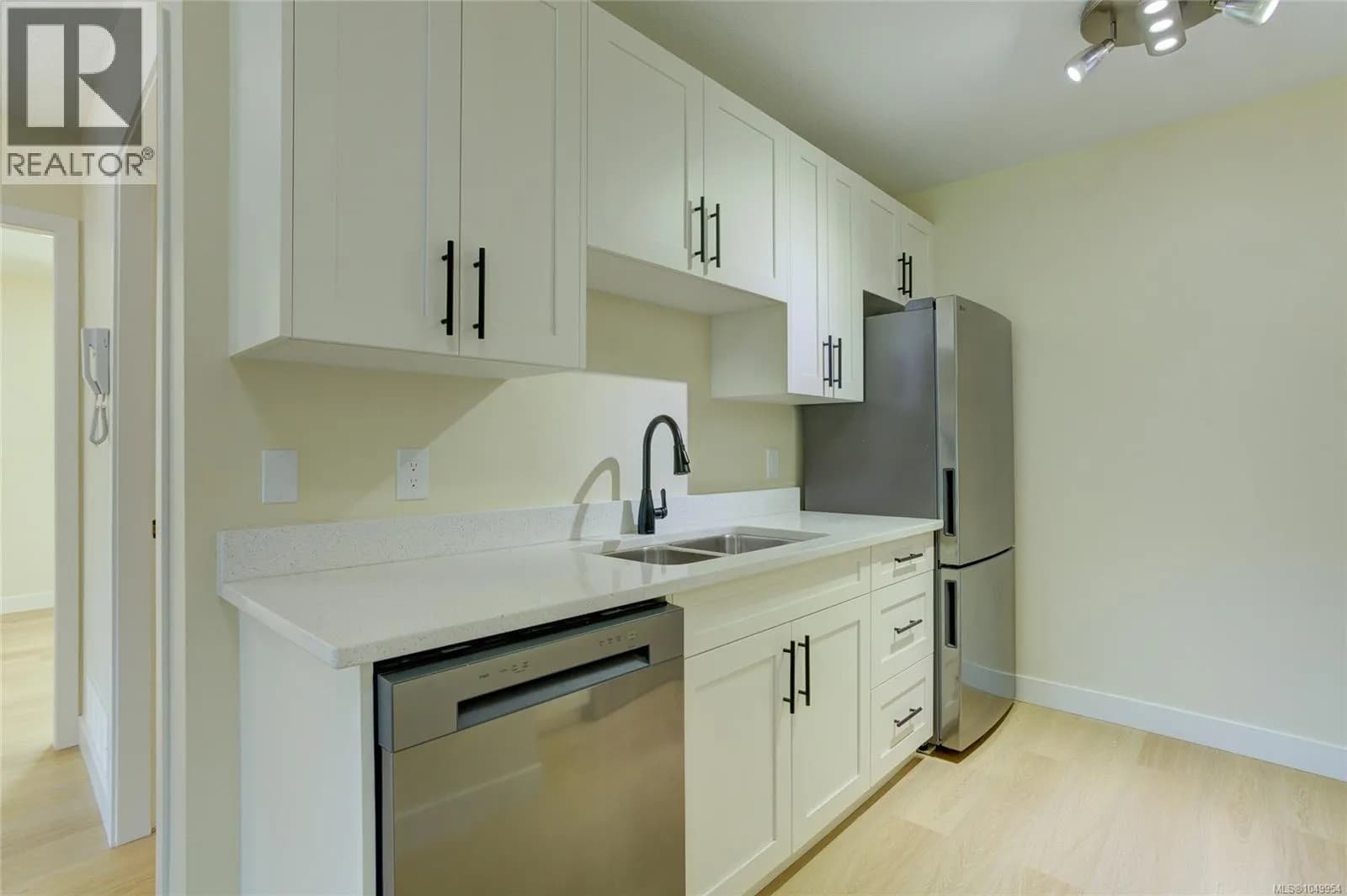 #103 40 Stanley Rd, Lake Cowichan, BC photo 3