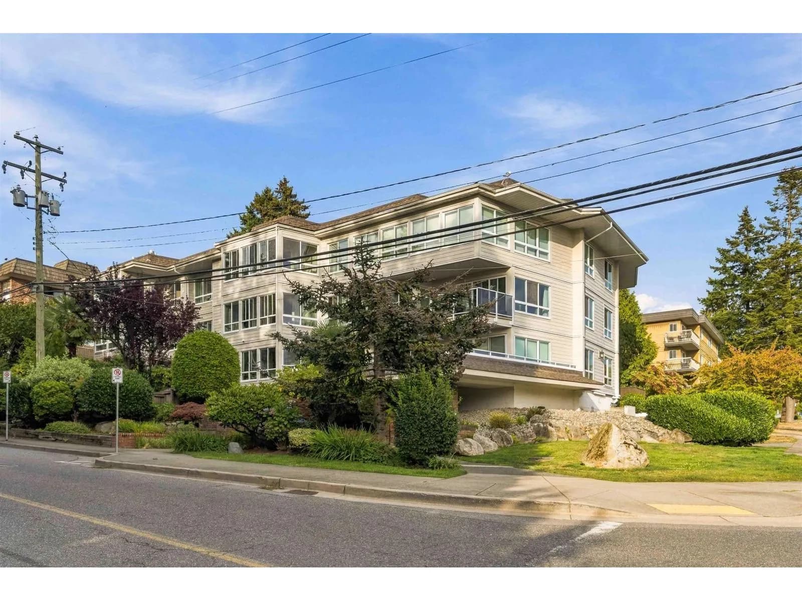 1322 MARTIN STREET, White Rock