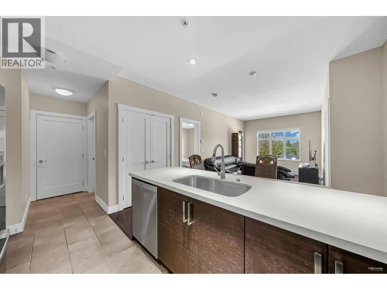 #301 4710 HASTINGS STREET, Burnaby, BC photo 3