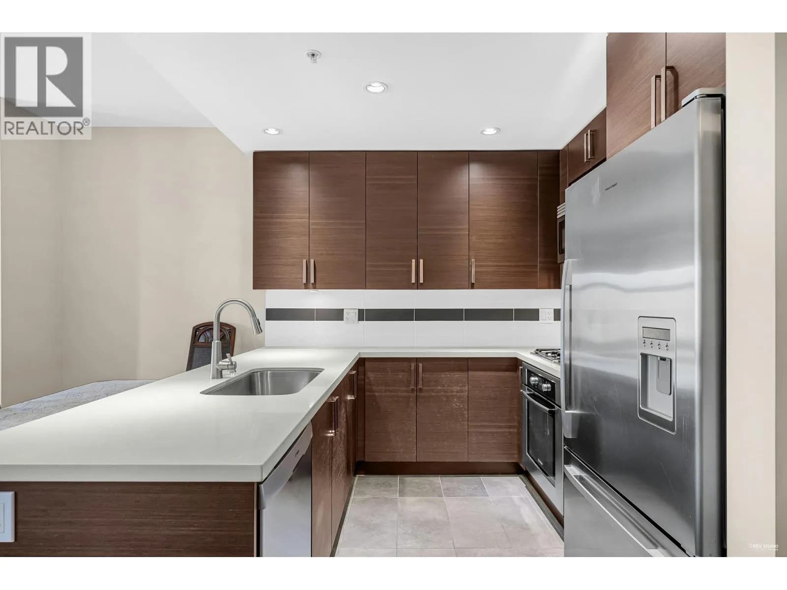 #301 4710 HASTINGS STREET, Burnaby, BC photo 4