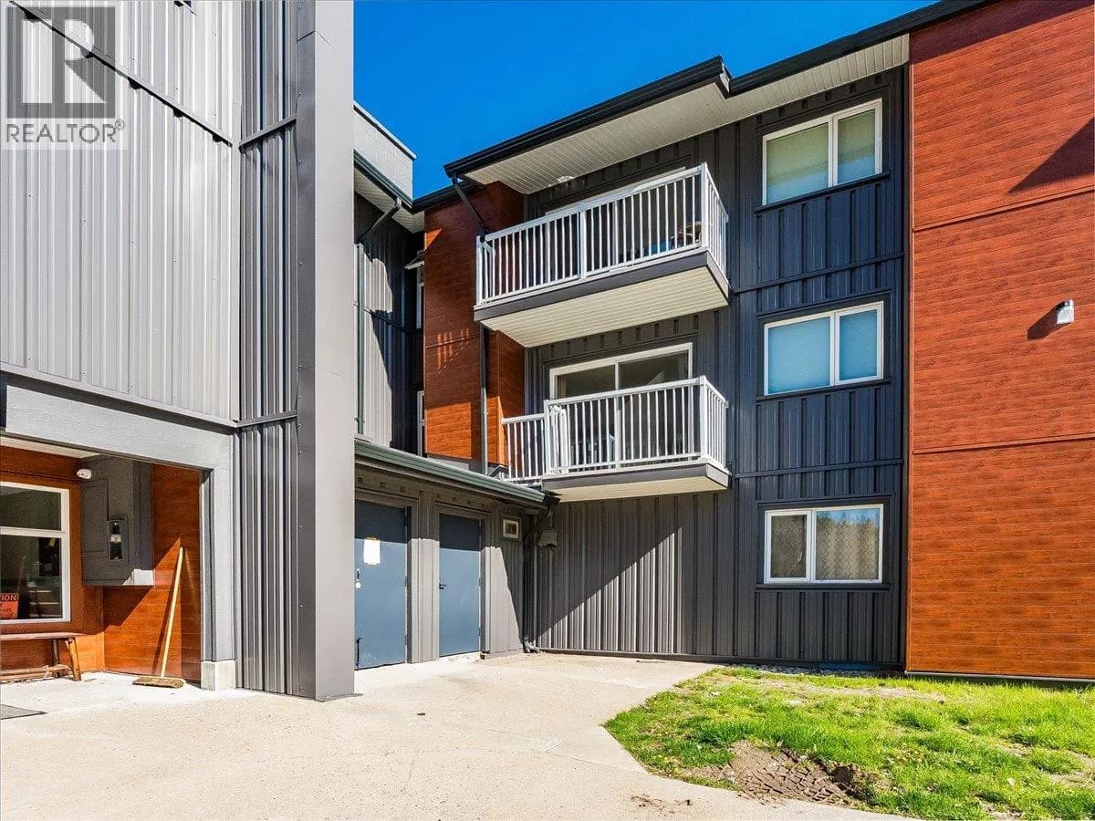 #201 880 WORDSWORTH Avenue, Warfield, BC photo 1