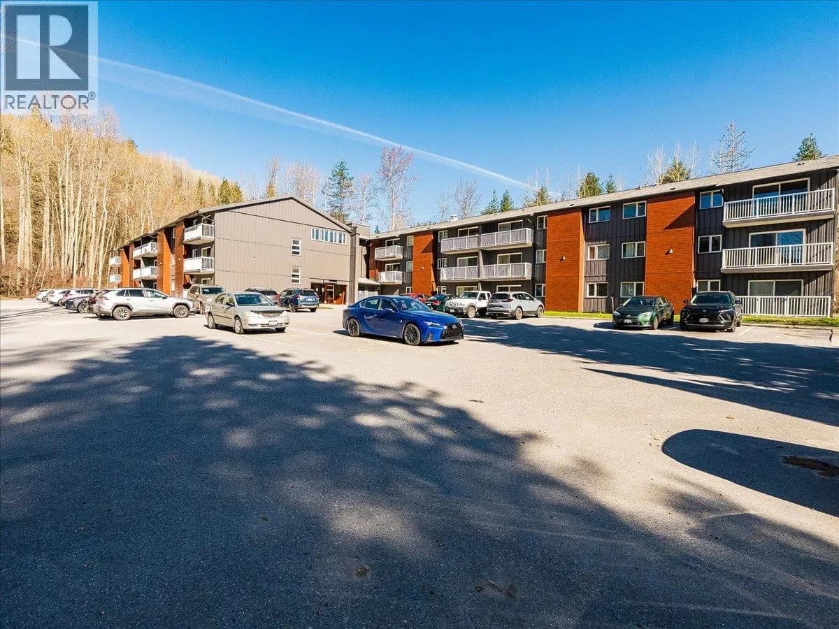 #201 880 WORDSWORTH Avenue, Warfield, BC photo 2