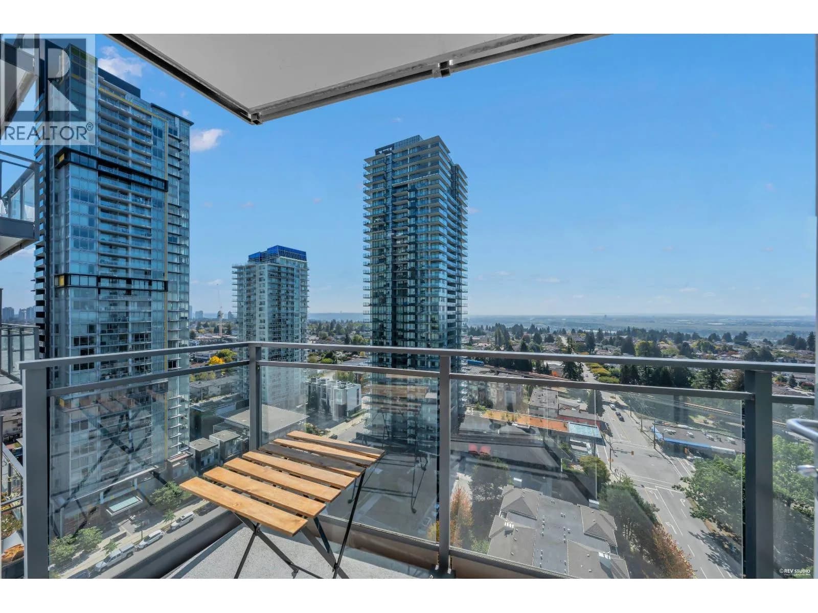 4900 LENNOX LANE, Burnaby
